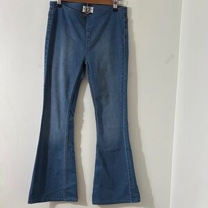 We The Free Classic Blue Pull On Flare Bell Bottom Medium Wash Jeans Size 27